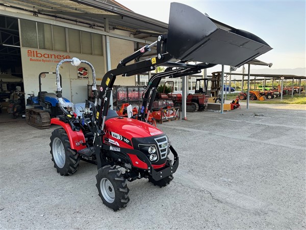 Trattore Cosmo VST 930 R nuovo con Caricatore Frontale