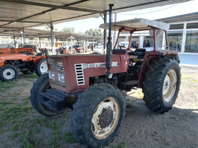 Trattore Fiat 666 DT 70 66 Con caricatore e Forche Balloni 