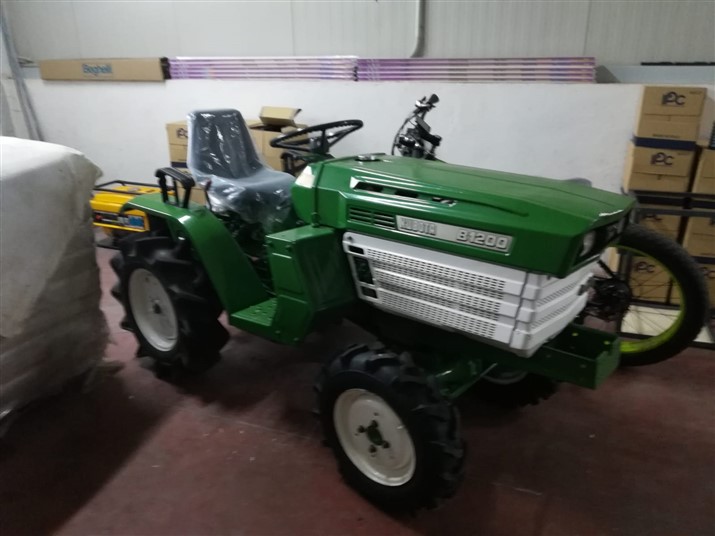 Trattore Kubota B 1200 DT ,3 CILINDRI Diesel 32 cavalli ,seminuovo 