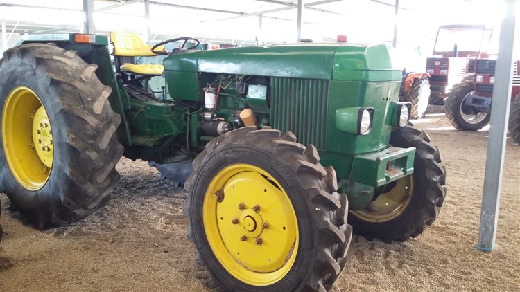 Trattore john Deere 2030 da 70 cavalli 